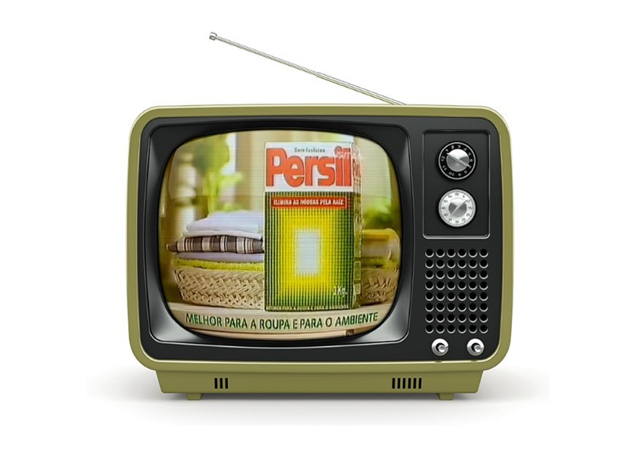 TV com antena e publicidade Persil na tela.