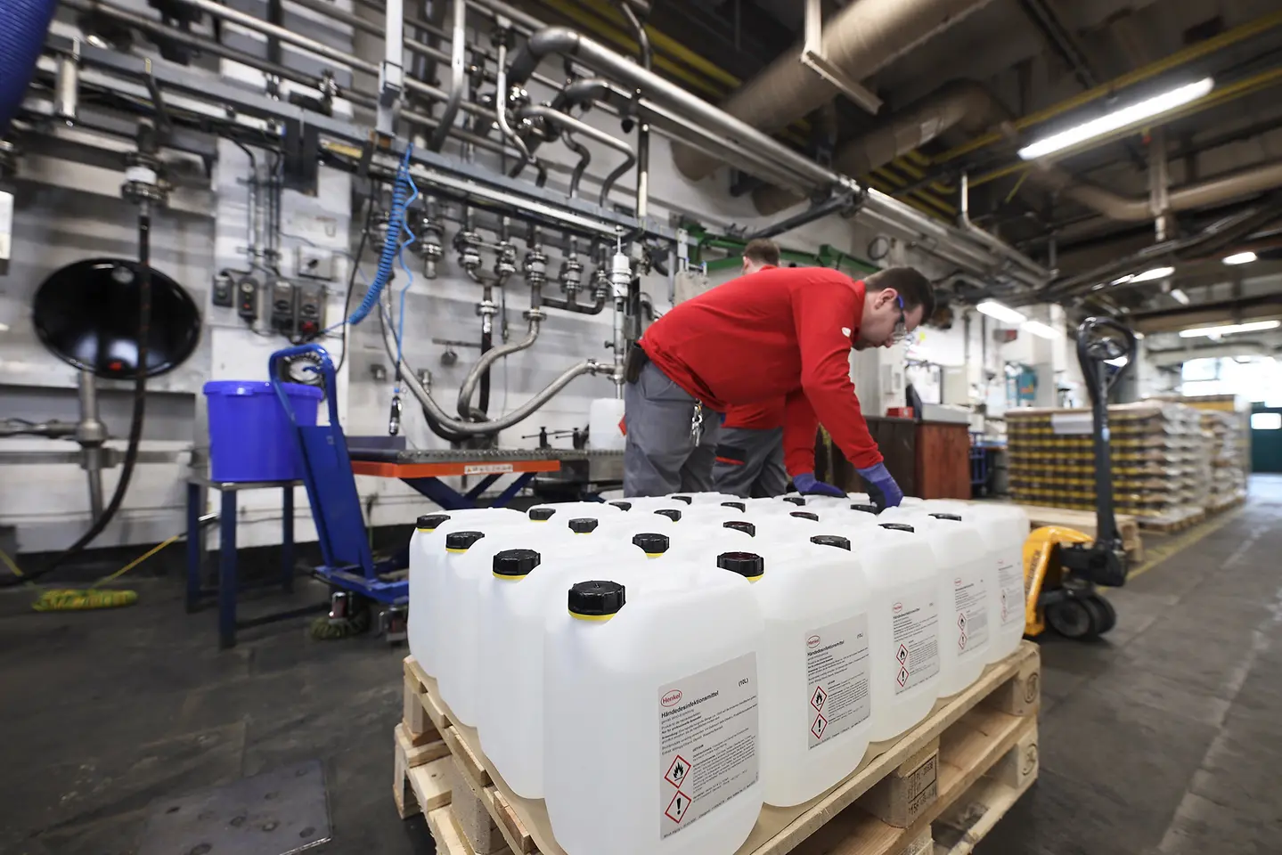Producción de geles desinfectantes en plantas de Henkel
