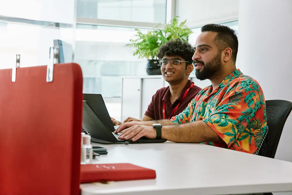 Especialistas digitais a cocriar soluções preparadas para o futuro num tech hub da Henkel.