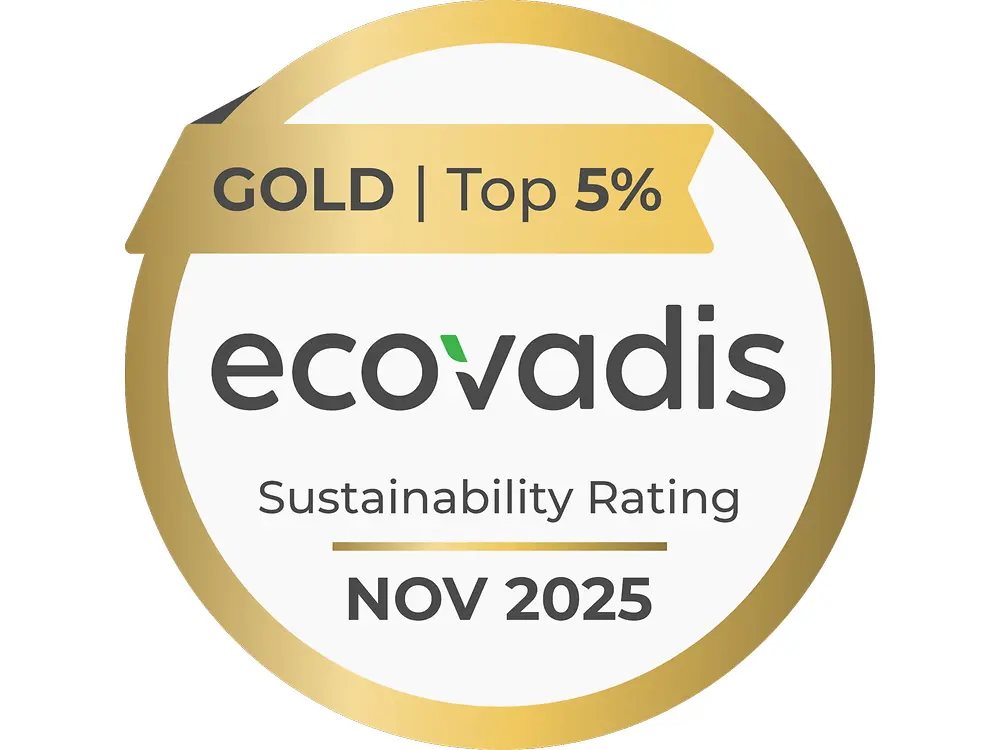 Insígnia circular dourada da EcoVadis com o texto “Gold | Top 5% – Sustainability Rating – Nov 2025”. Por baixo, surge a indicação de que a Henkel está entre os cinco por cento das empresas melhor avaliadas pela EcoVadis a nível mundial.
