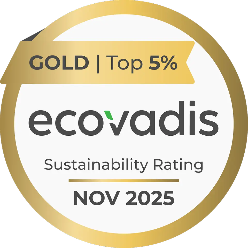 Insígnia circular dourada da EcoVadis com o texto “Gold | Top 5% – Sustainability Rating – Nov 2025”. Por baixo, surge a indicação de que a Henkel está entre os cinco por cento das empresas melhor avaliadas pela EcoVadis a nível mundial.