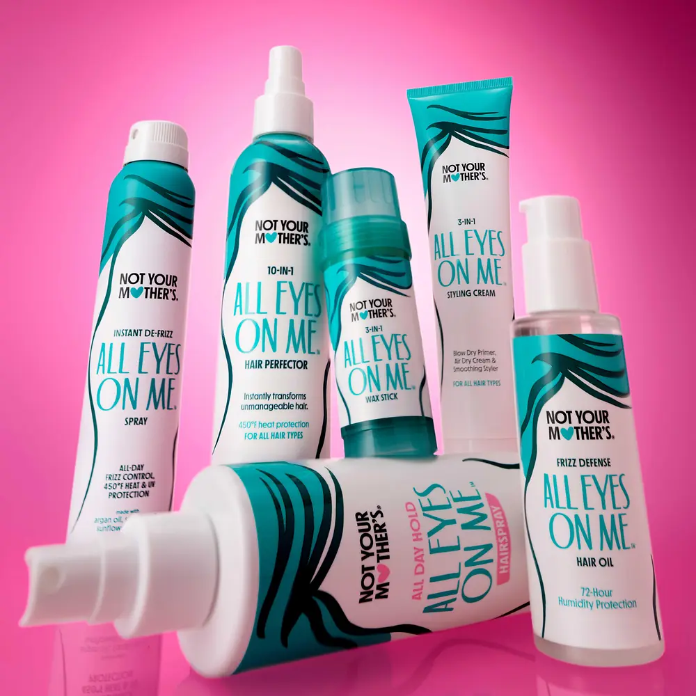 Coleção All Eyes On Me da Not Your Mother’s com produtos de styling capilar, como spray, óleo e creme para controlar o frizz.