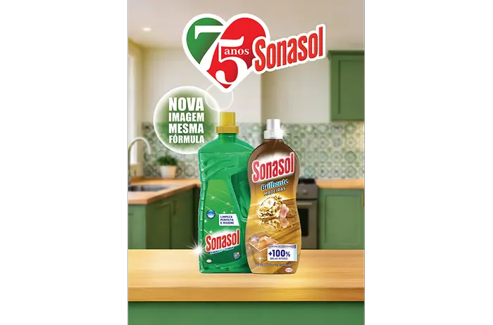 Imagem comemorativa dos 75 anos da Sonasol com produtos da marca em destaque.