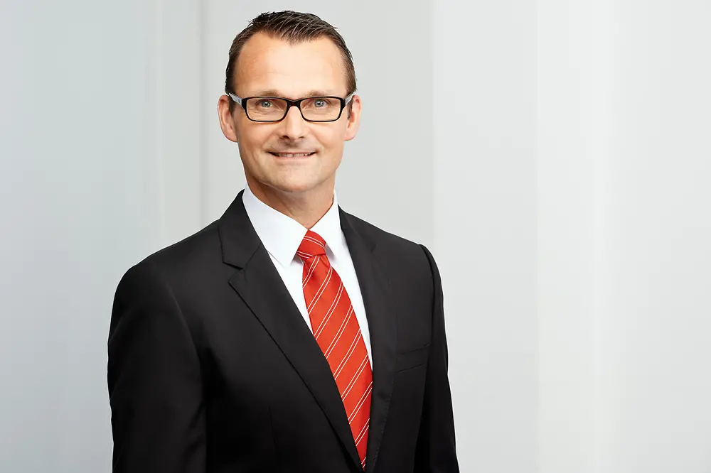 Lars Witteck - Head of External Communications - Corporate Communications