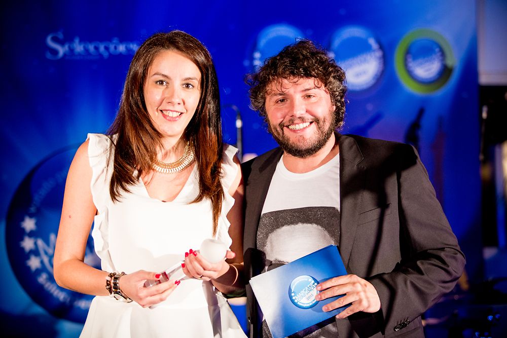 Cristina Afonso [Gestora da Marca] a receber o Prémio Sonasol “Marca de Confiança Ambiente 2015”