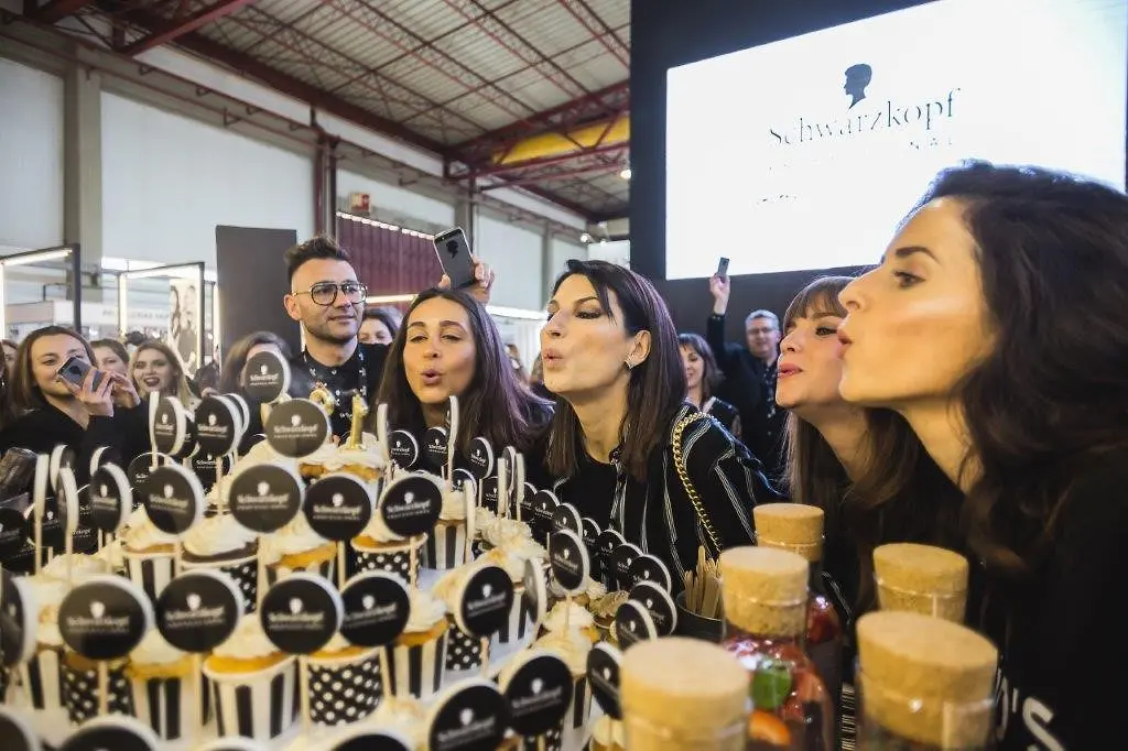 SCHWARZKOPF PROFESSIONAL CELEBROU 120 ANOS NA EXPOCOSMÉTICA